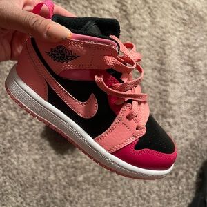 Jordan 1 mid girls 12c work 2 times very clean